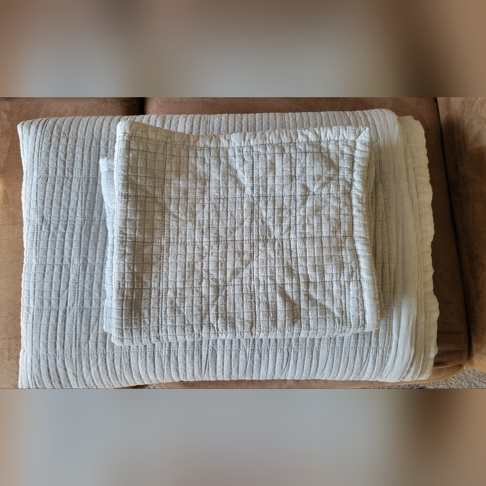 UGG Full/queen Quilt And 2 Stan Shams